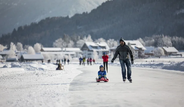 Eislaufen auf dem Weißensee Eislaufen auf dem Weißensee